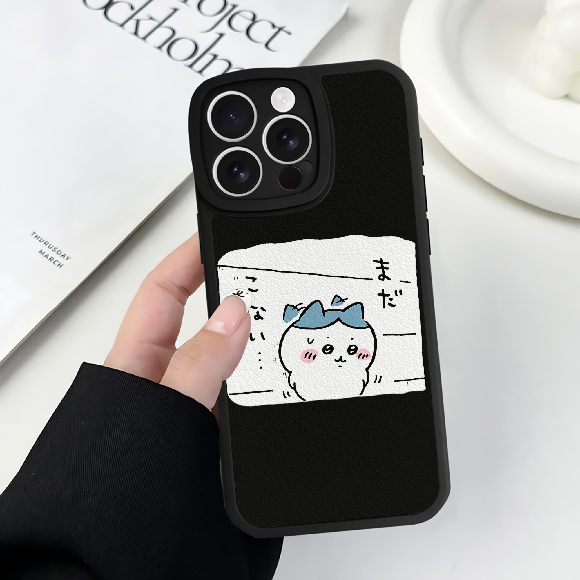 （画像用） ちいかわ ハチワレ Chii-kawa hachiware 【iPhone 16シリーズ対応】シリコンスマホケース（レザー調） 材質：シリコン